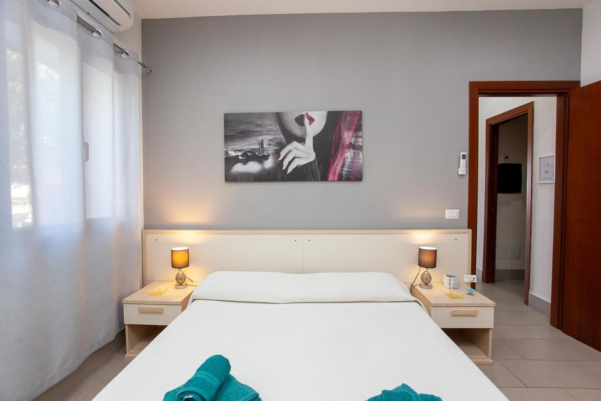 Mivida "Le Stanze Di Ada" Bed & Breakfast San Teodoro  Ngoại thất bức ảnh