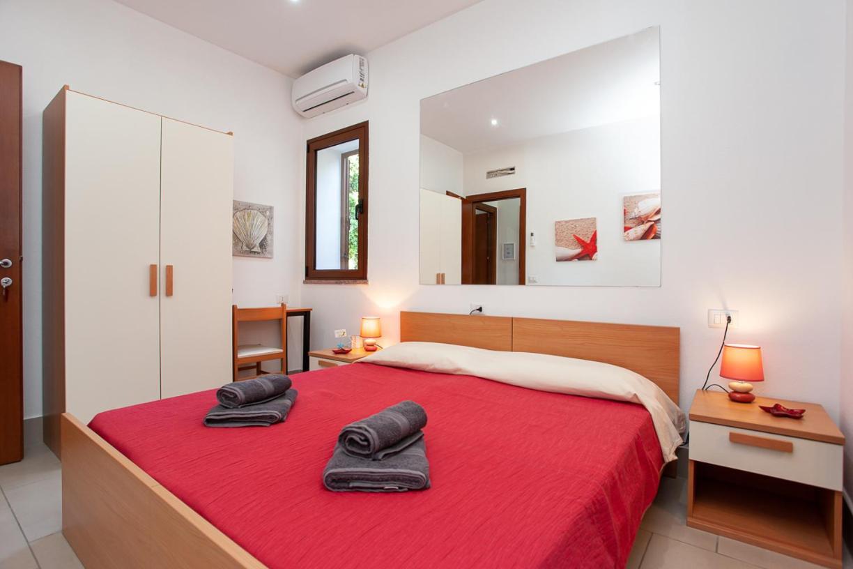 Mivida "Le Stanze Di Ada" Bed & Breakfast San Teodoro  Ngoại thất bức ảnh