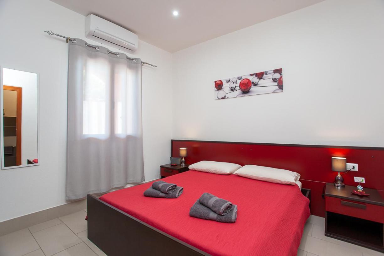 Mivida "Le Stanze Di Ada" Bed & Breakfast San Teodoro  Ngoại thất bức ảnh