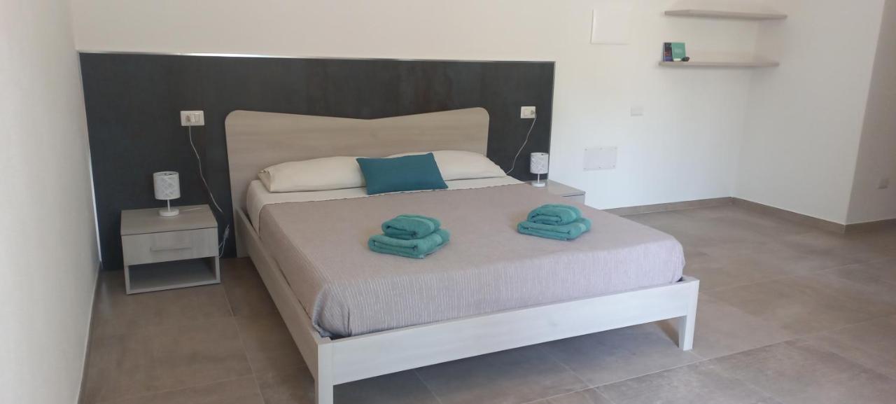 Mivida "Le Stanze Di Ada" Bed & Breakfast San Teodoro  Phòng bức ảnh
